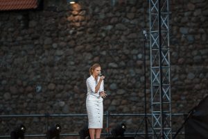 Ieva Narkutė pendant le concert au château de Medininkai (avec l’aimable autorisation de l’auteure-compositrice)