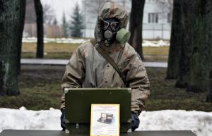 Soldat de la compagnie Chimique, Biologique, Radiologique et Nucléaire de la 4e division de chars de la Garde Kantemirovskaya .